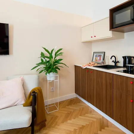 Golden Merchant Main Square Apartment