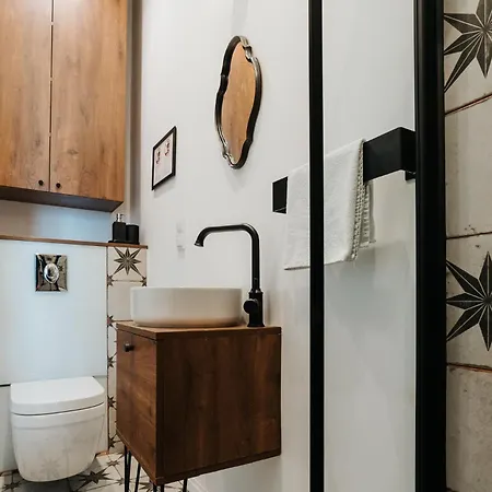 Golden Merchant Main Square Apartment