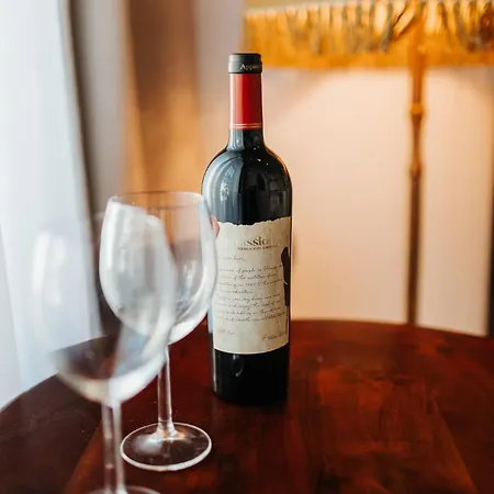 Golden Merchant Main Square Apartment *