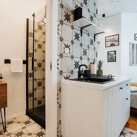 Golden Merchant Main Square Apartment