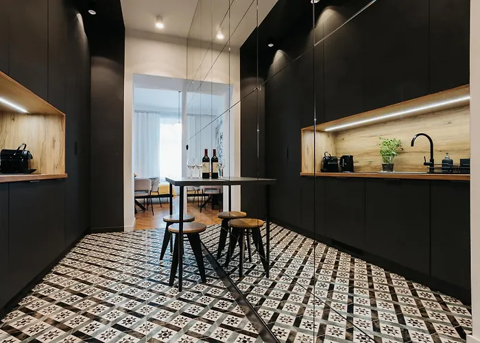 아파트 Golden Merchant Main Square