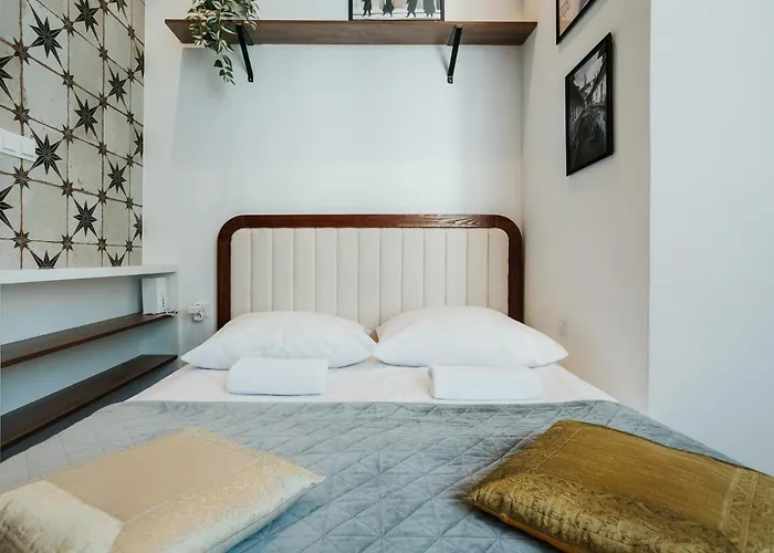 Golden Merchant Main Square *