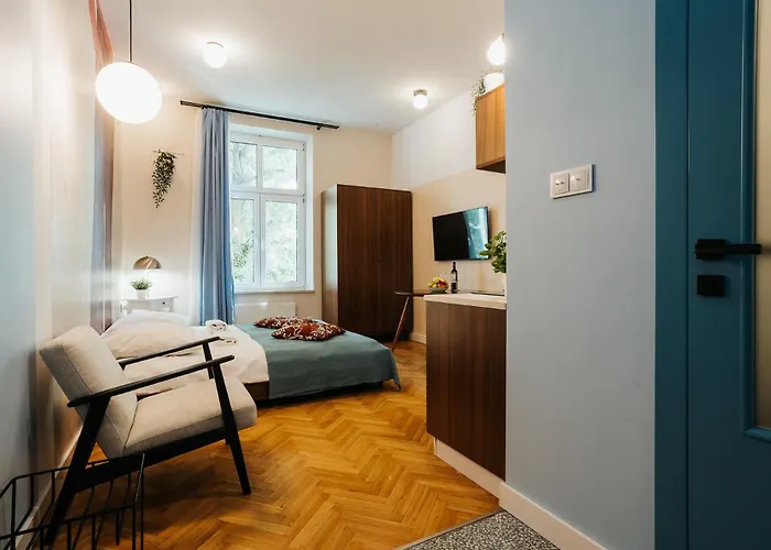 Golden Merchant Main Square