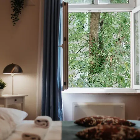 Golden Merchant Main Square Appartement